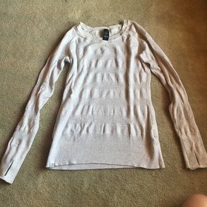Athletic sweater with thumb holes