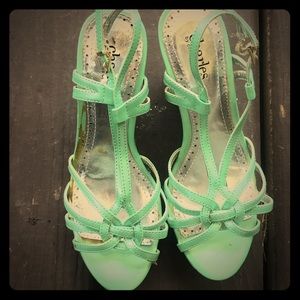 Charles David wedge green shiny shoe