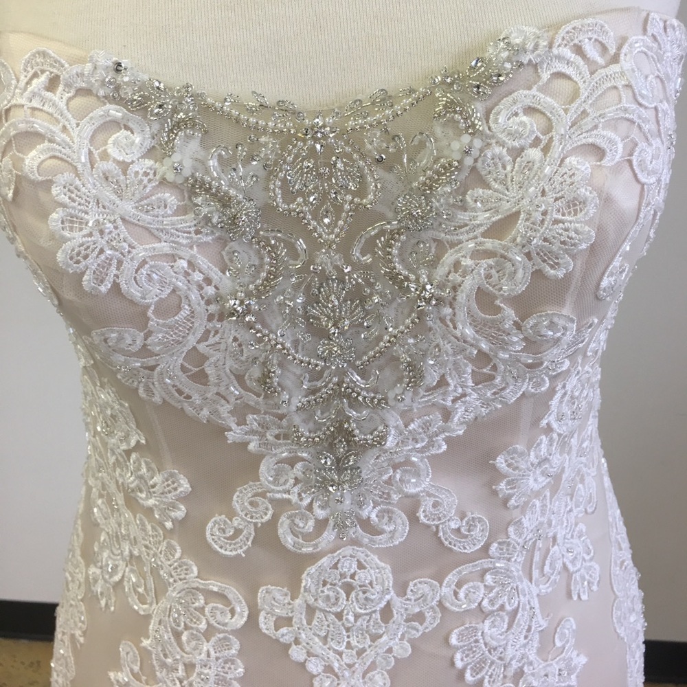 Casablanca Lace Slim A-line Gown
