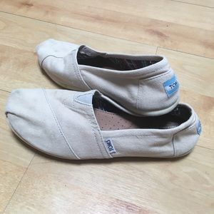 Tom's brand Agate Canvas Women's Classics.