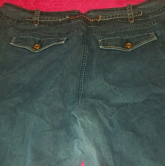 Womens plus size shorts - Picture 2 of 4