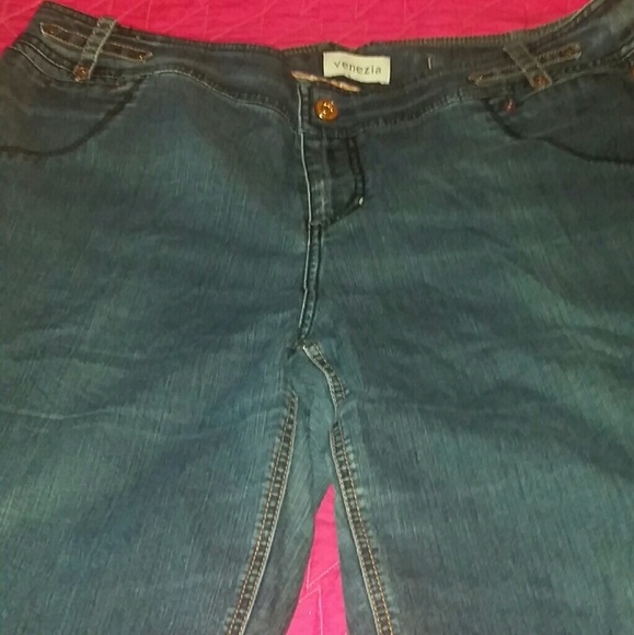 Womens plus size shorts - Picture 4 of 4