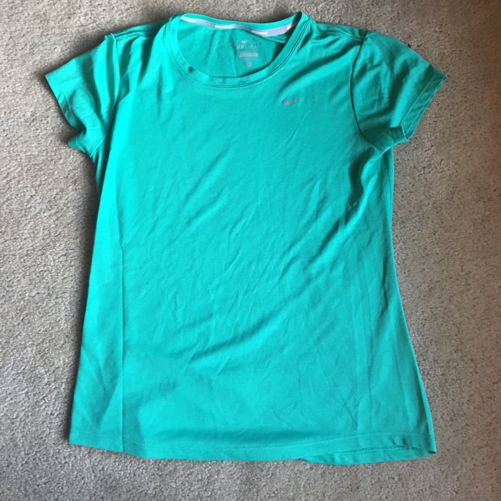 NIKE dri-fit tshirt