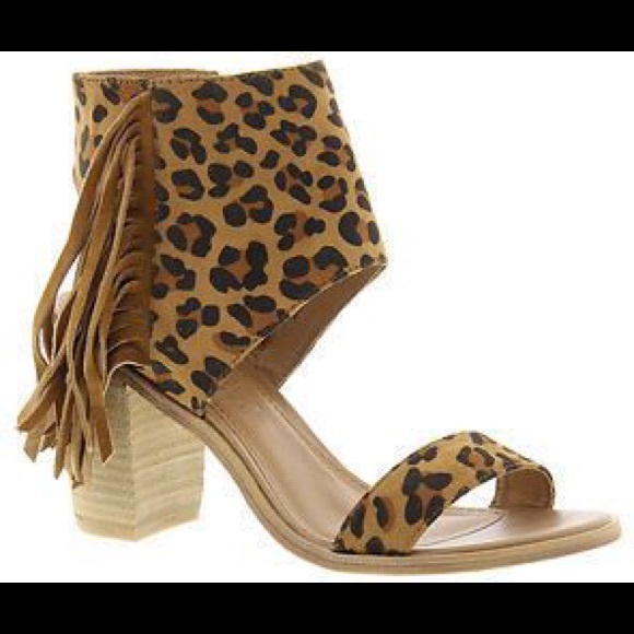 Very volatile shoe - Picture 1 of 2