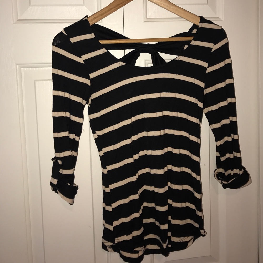 Black top with cream stripes.