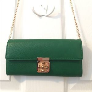 LAST CHANCE Green leather wallet gold detail chain