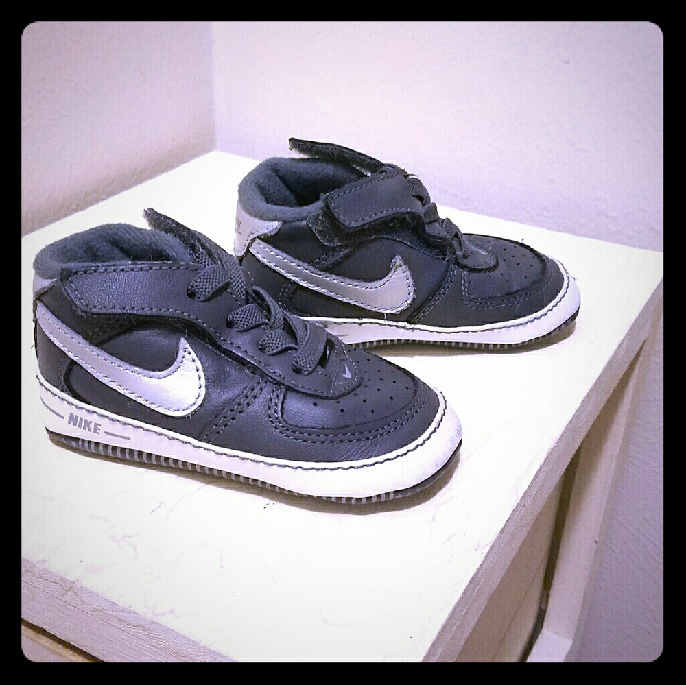 Nike toddler soft shoe boy or girl