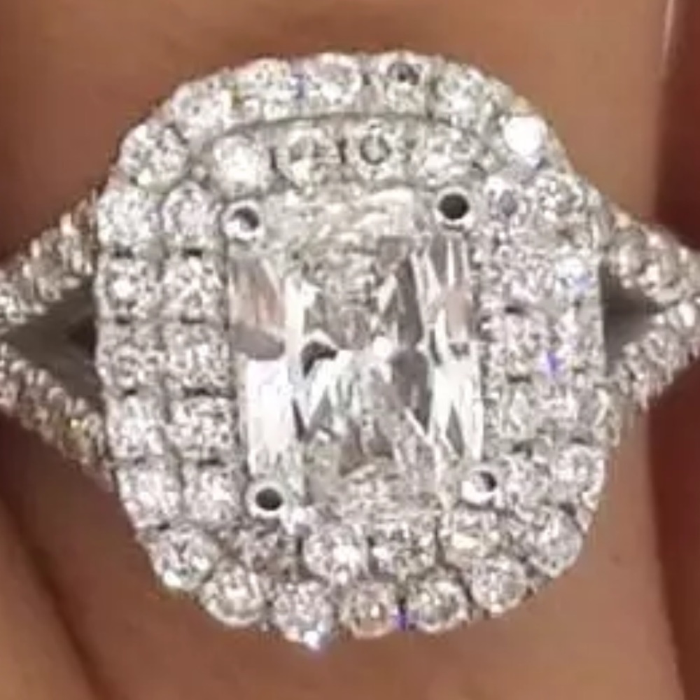 A 2Ct Diamond Engagement Ring Central is1.25 SI1D
