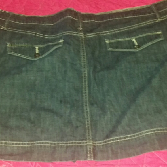 Ladies skirt - Picture 3 of 3