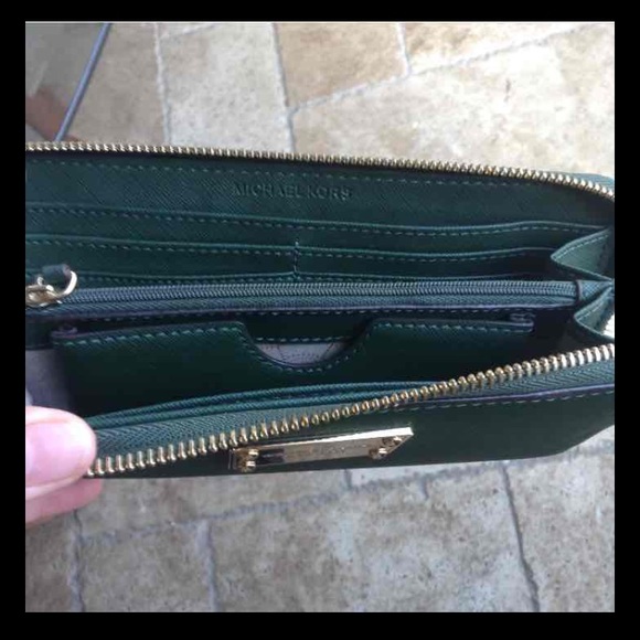 Michael Kors - Picture 3 of 4