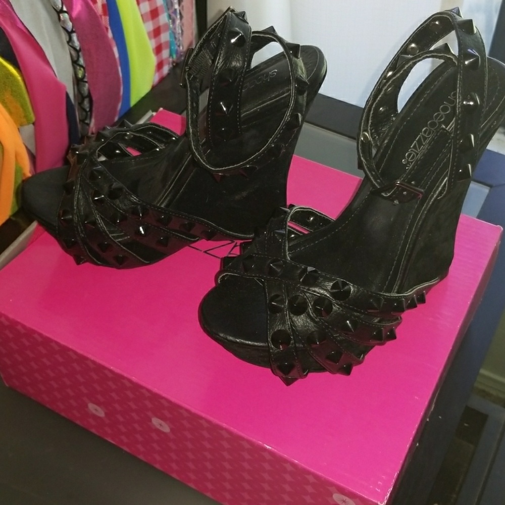 Spiked Wedges