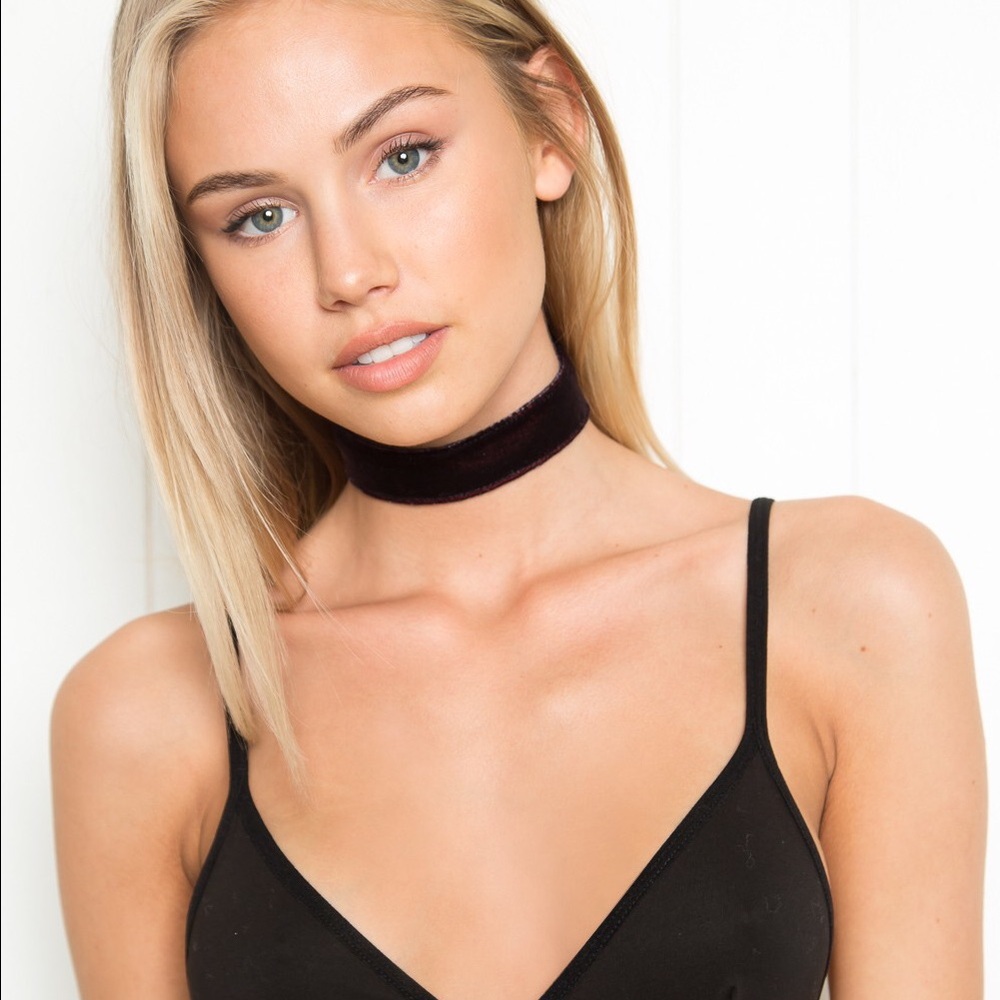 Brandy Melville Velvet choker NEW!