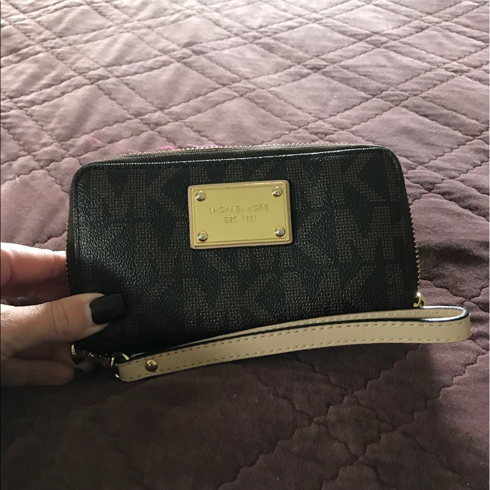 Michael Kors wristlet