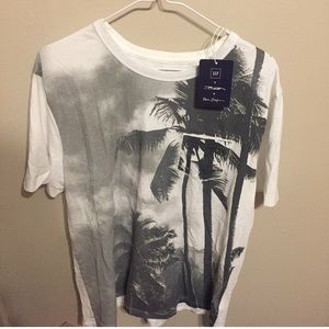 MENS Gap graphic tee NWT