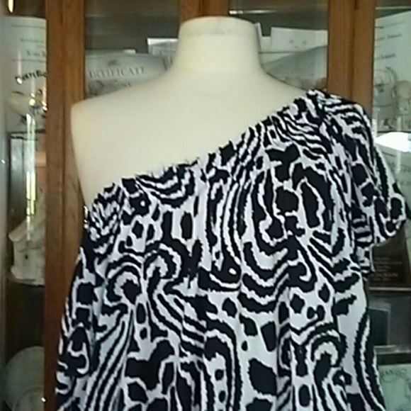 CLASSY PLUS SIZE ON/OFF SHOULDER BLOUSE!!! - Picture 2 of 5
