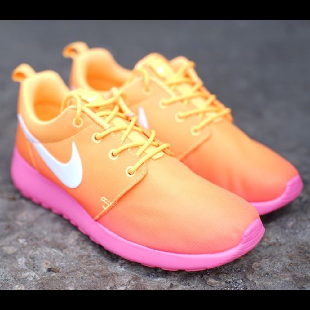 ❗️SOLD❗️Ombré hot pink and orange Nike Roshes