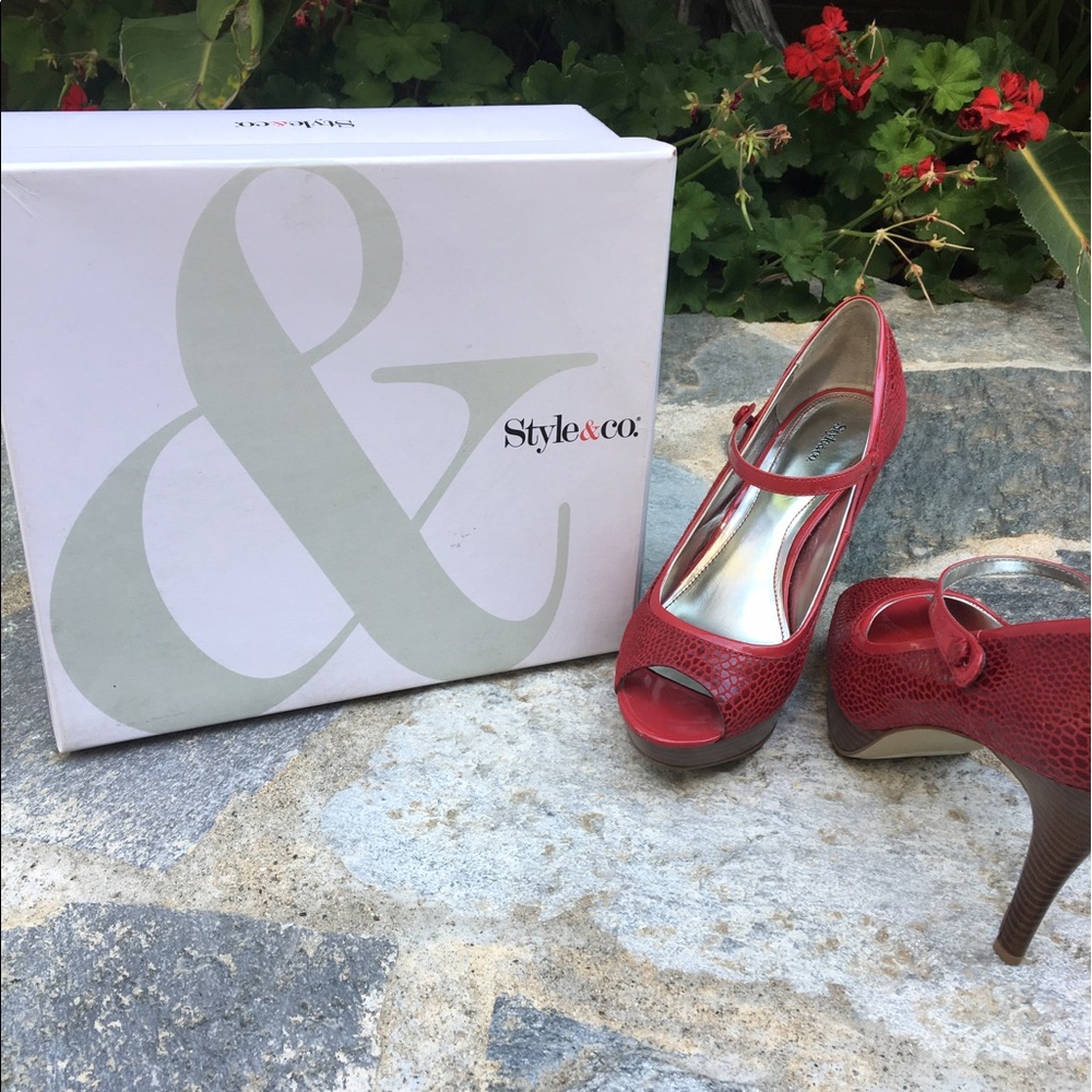 Red Heels - Picture 2 of 3