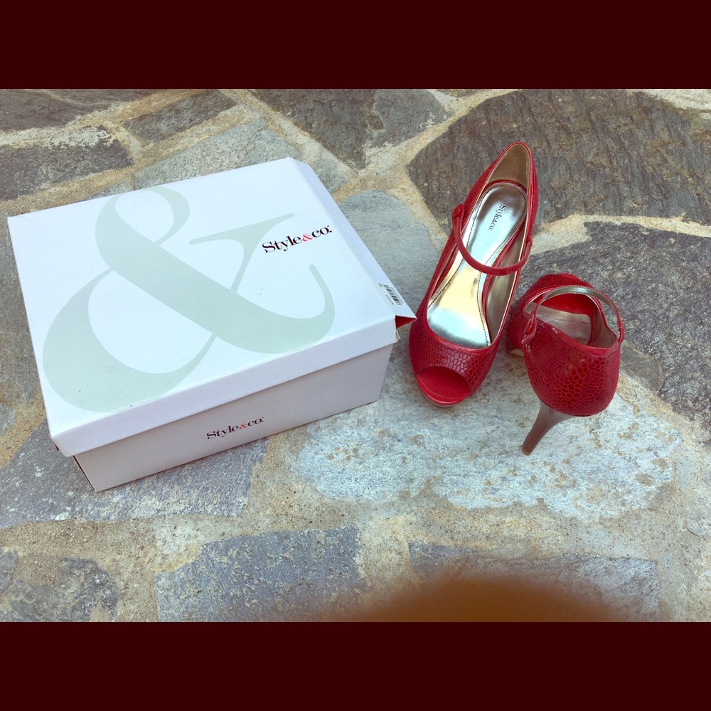 Red Heels - Picture 3 of 3
