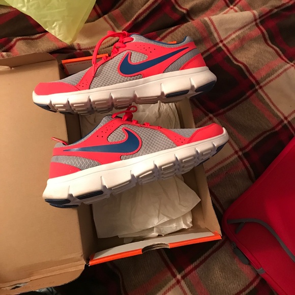 Nike sneakers - Picture 2 of 4