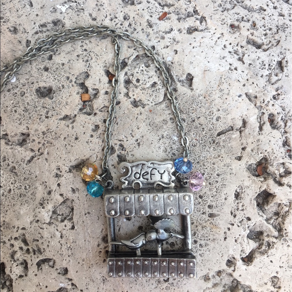 Metal Necklace with moving love birds💗