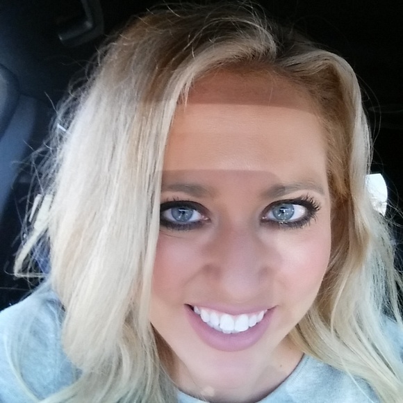 Meet your Posher, Aimee - Picture 2 of 8