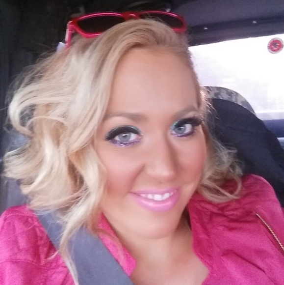 Meet your Posher, Aimee - Picture 3 of 8