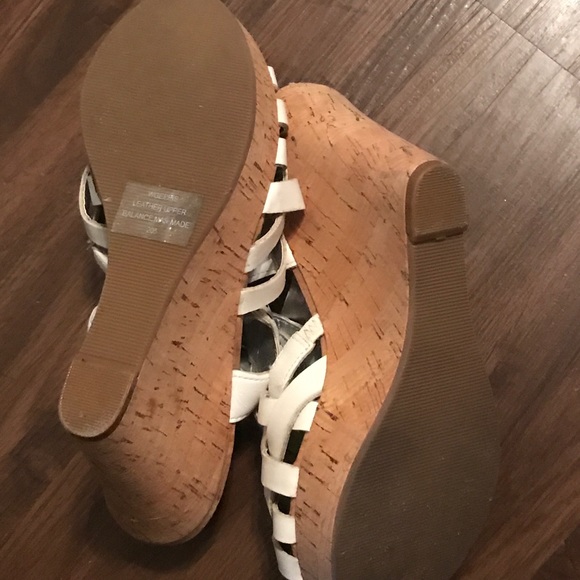 Guess white wedge sandals - Picture 4 of 4