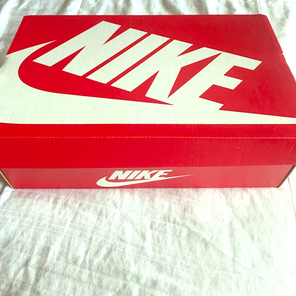 Nike women's size 9 roshe's
