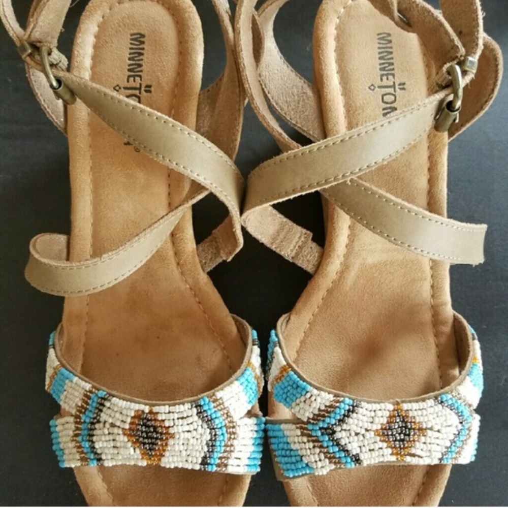 Minnetonka beaded wedge sandal tan zoey nwot