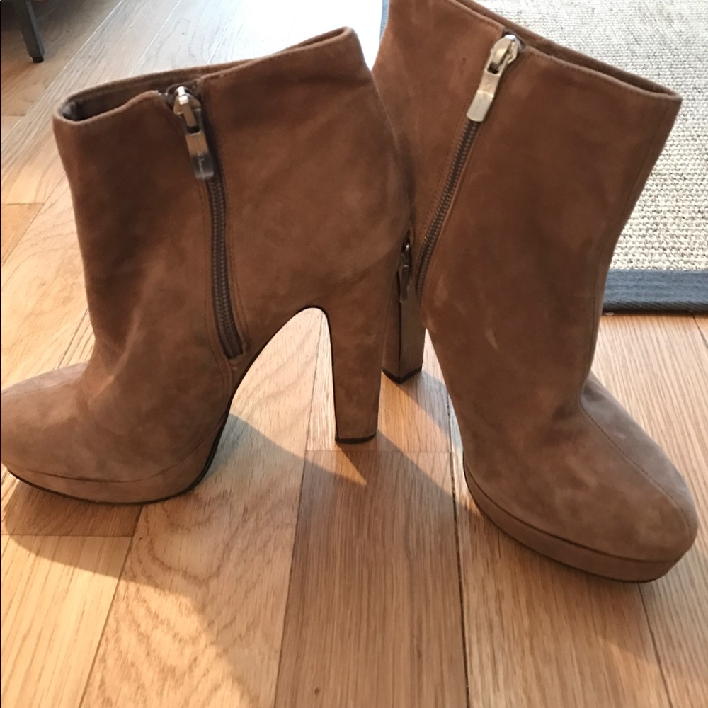 Bcbg double zipper booties