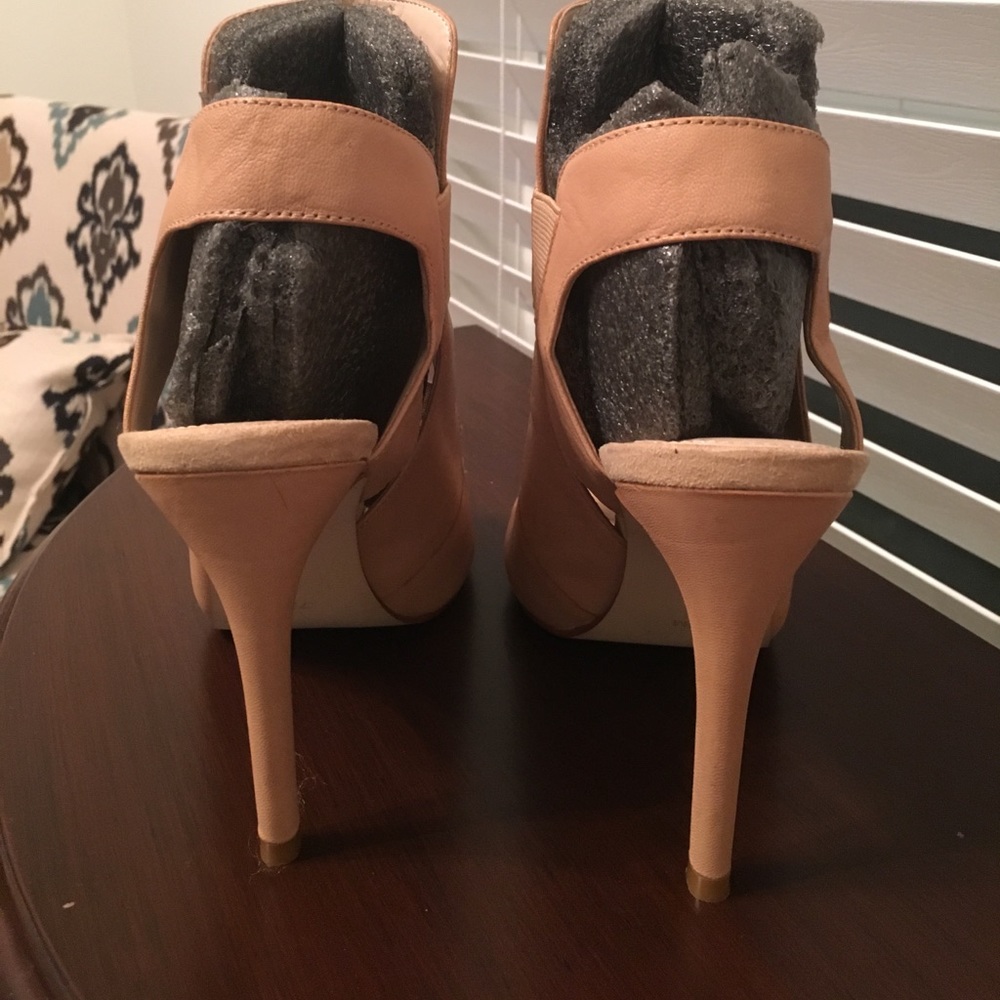 GUESS - Picture 2 of 6