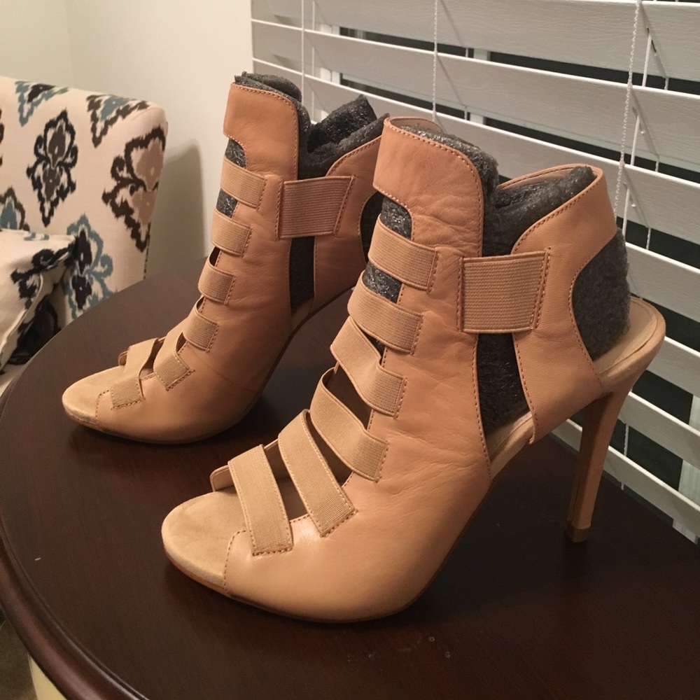 GUESS - Picture 4 of 6