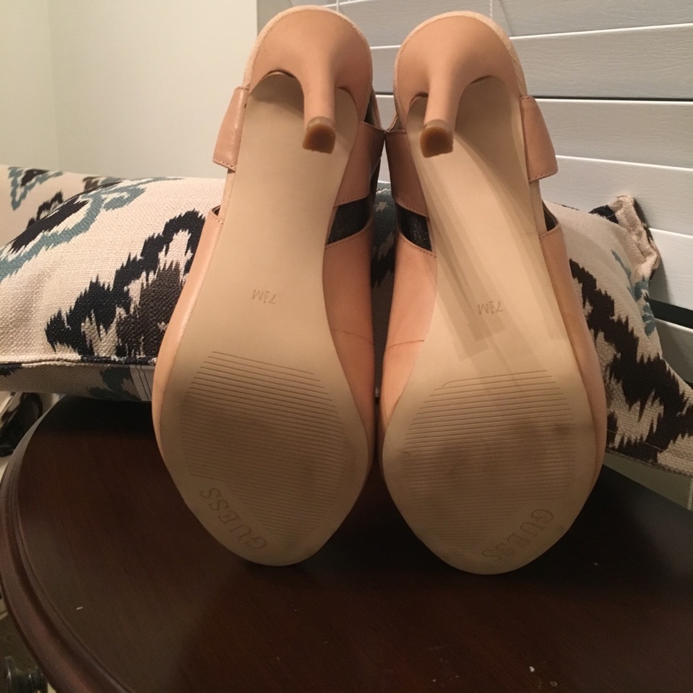 GUESS - Picture 5 of 6