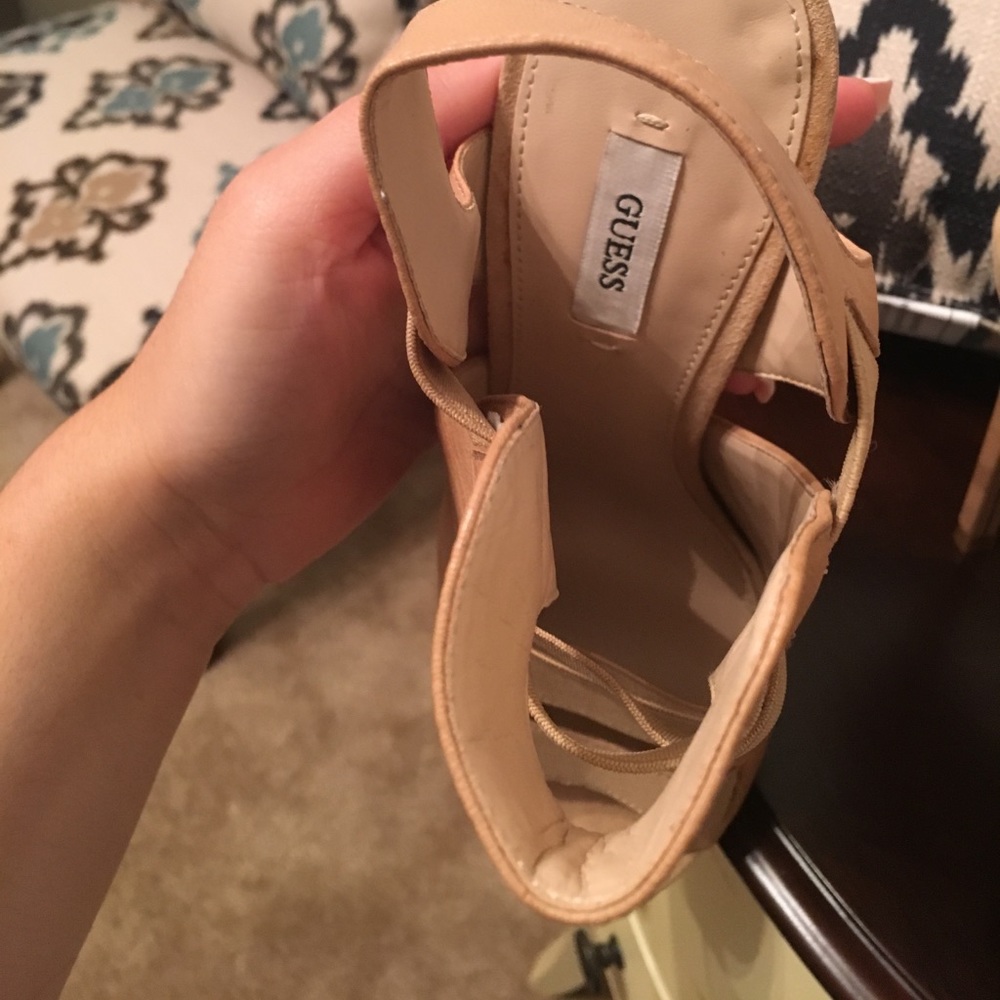 GUESS - Picture 6 of 6