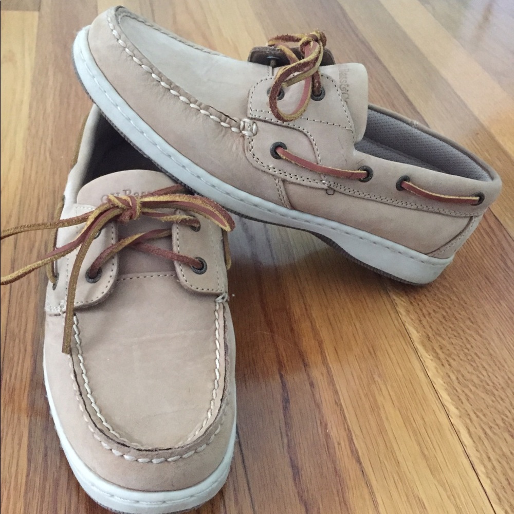 Sperry tan boat shoes