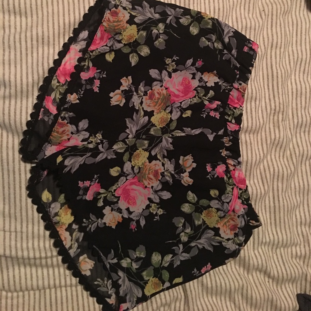 La hearts shorts