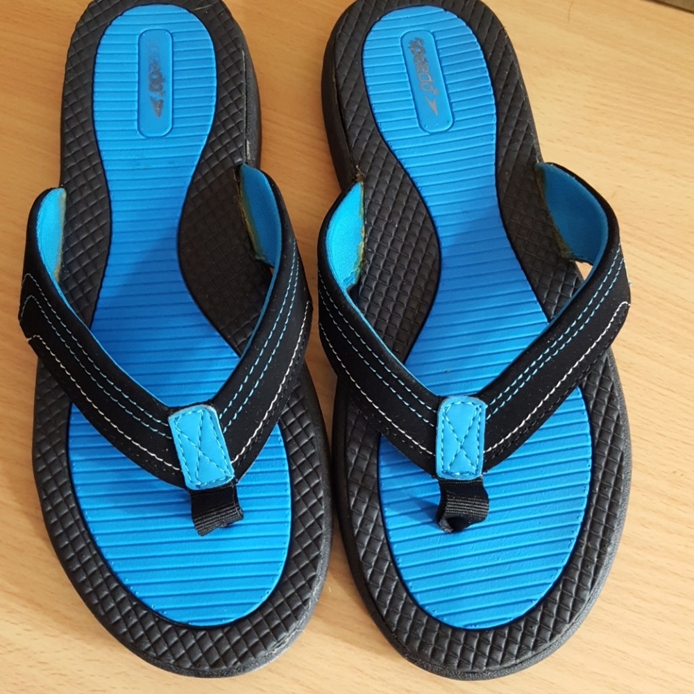 SPEEDO flip flops