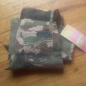New With Tags Girls Camo Pants with built in Belt