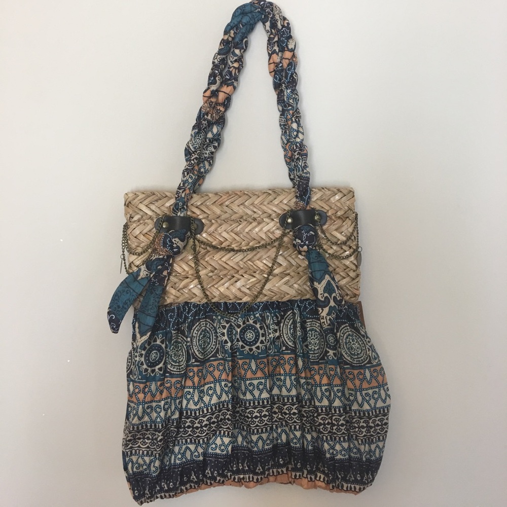 💥SOLD💥 Pretty hand bag
