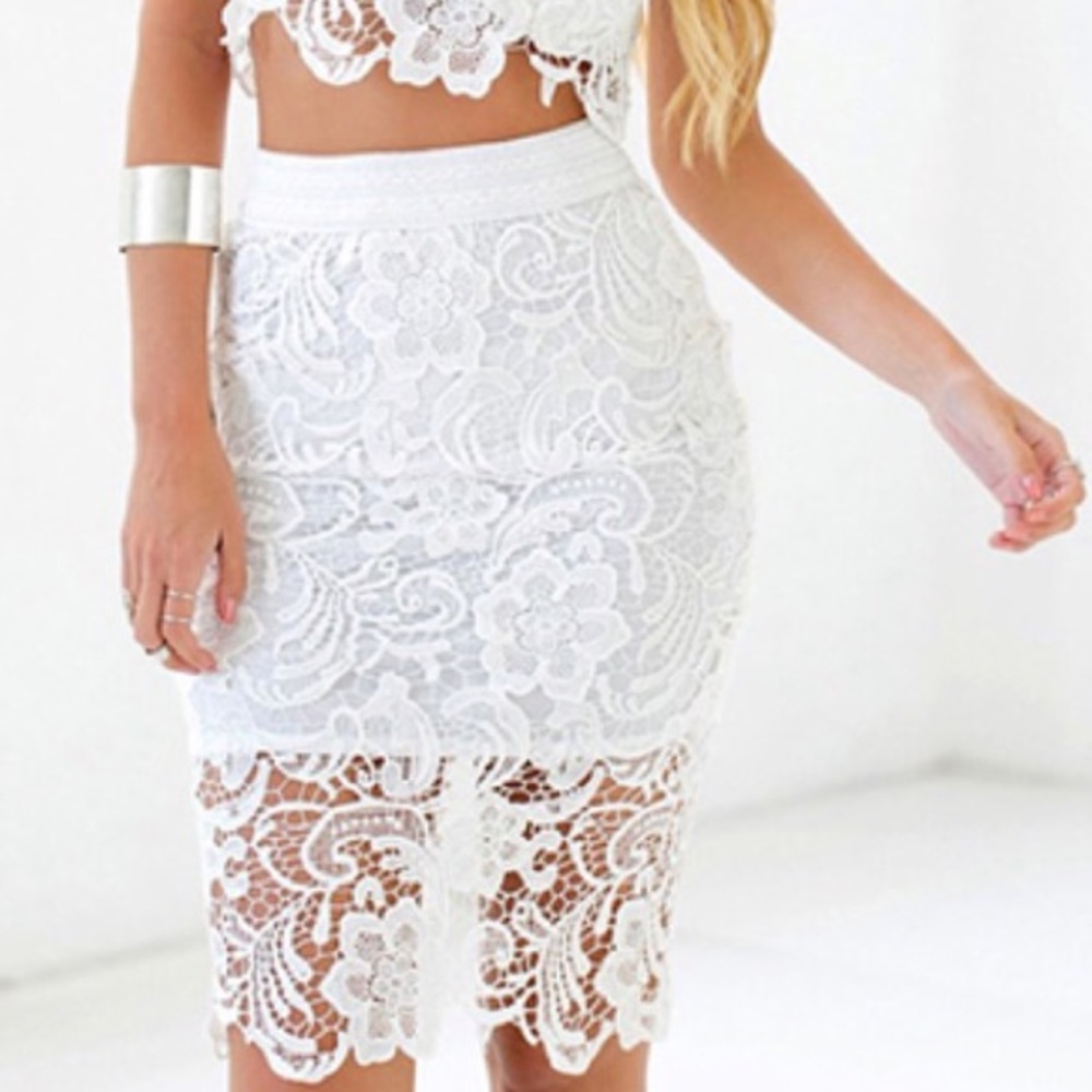 White lace long skirt
