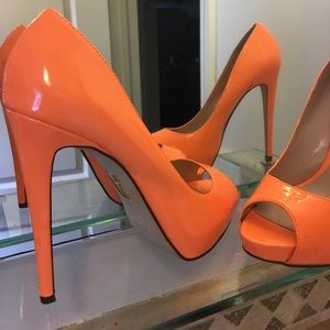 Neon orange pump