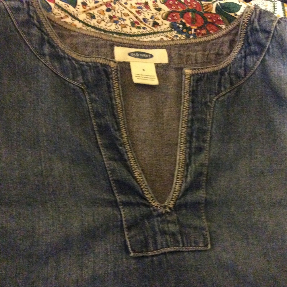 Old Navy Denim chambray pop over pullover top