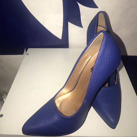 Pumps - Picture 2 of 4