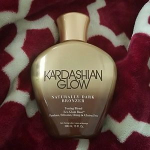Kardashian Glow Natural Bronzer Tanning Lotion