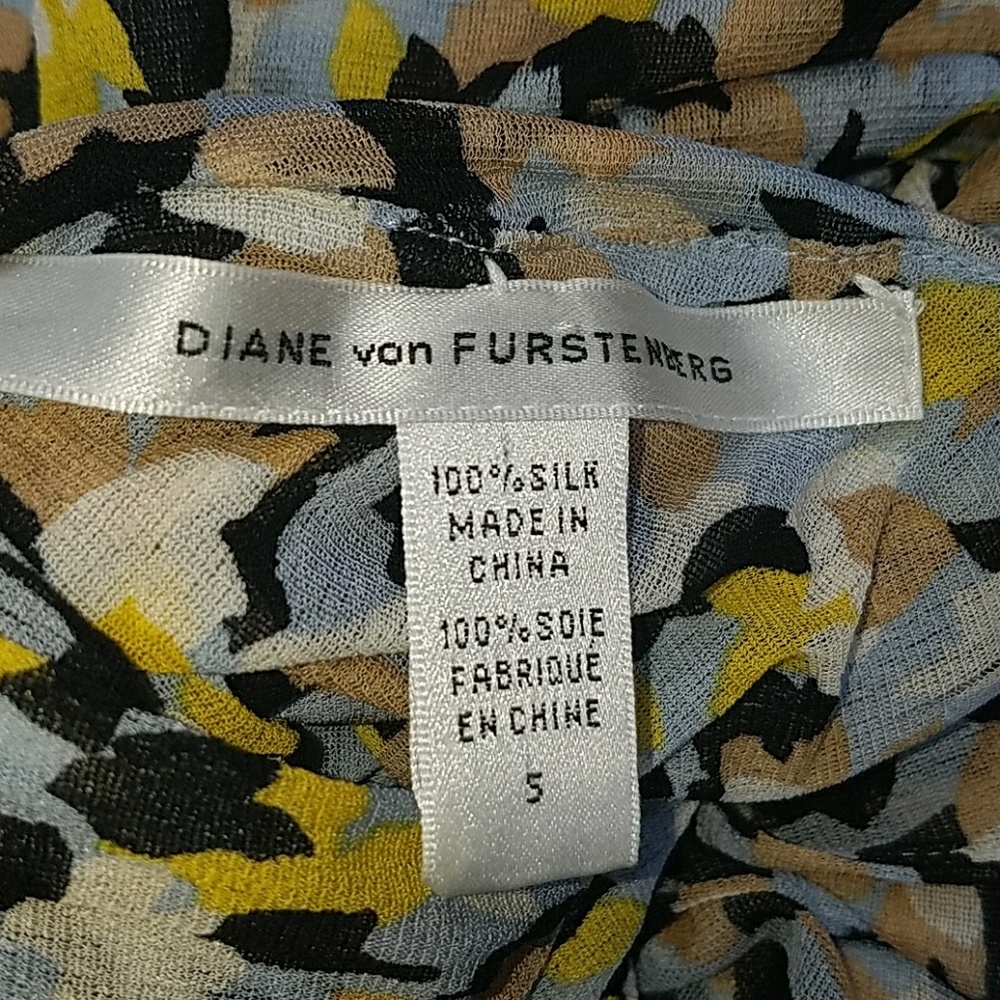 SOLD Diane von Furstenberg 100% silk top - Picture 3 of 3