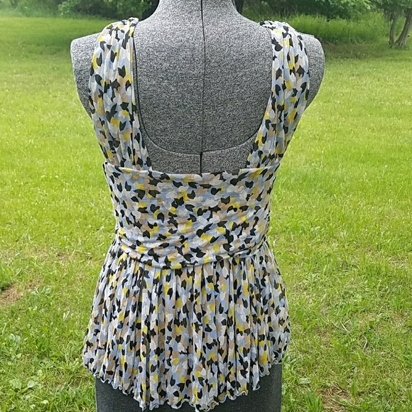 SOLD Diane von Furstenberg 100% silk top - Picture 2 of 3