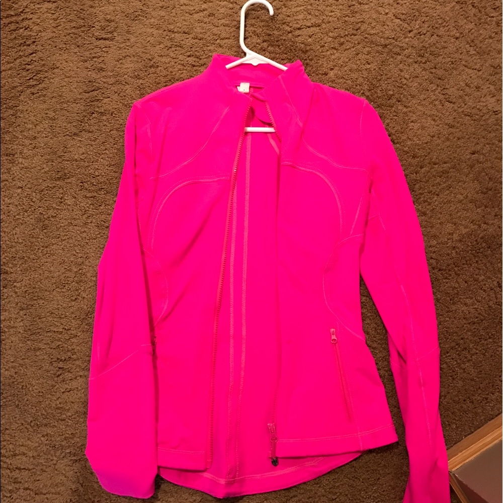 Lululemon jacket Size 6, in excellent condition!!