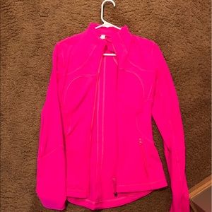 Lululemon jacket Size 6, in excellent condition!!