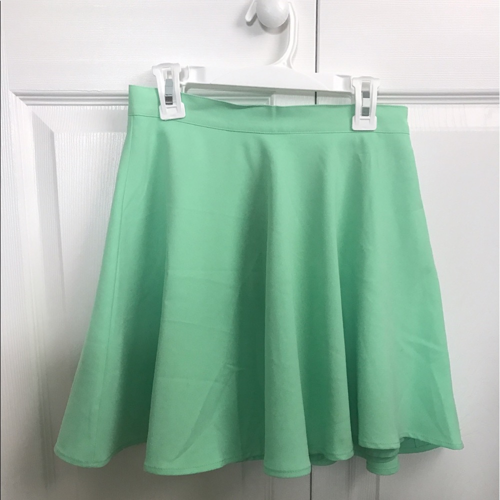 High waisted mini skirt perfect for the summer!!