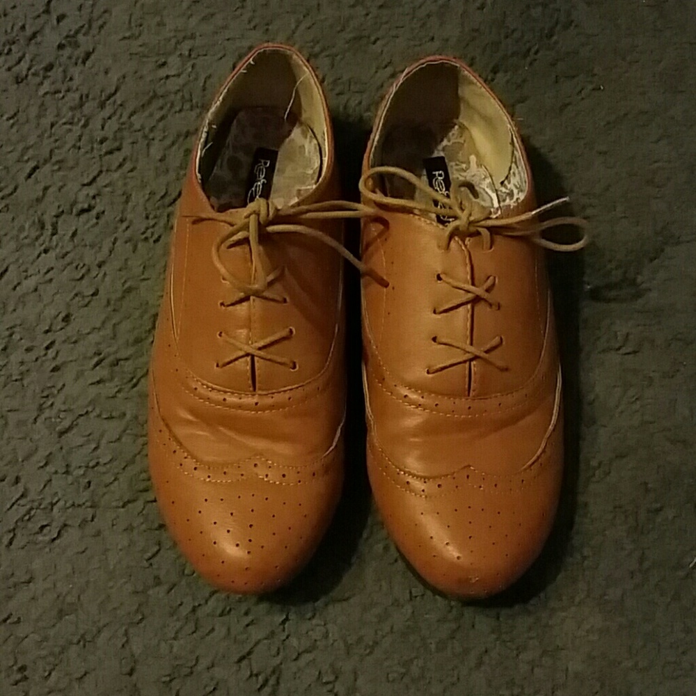 Brown Oxford shoes